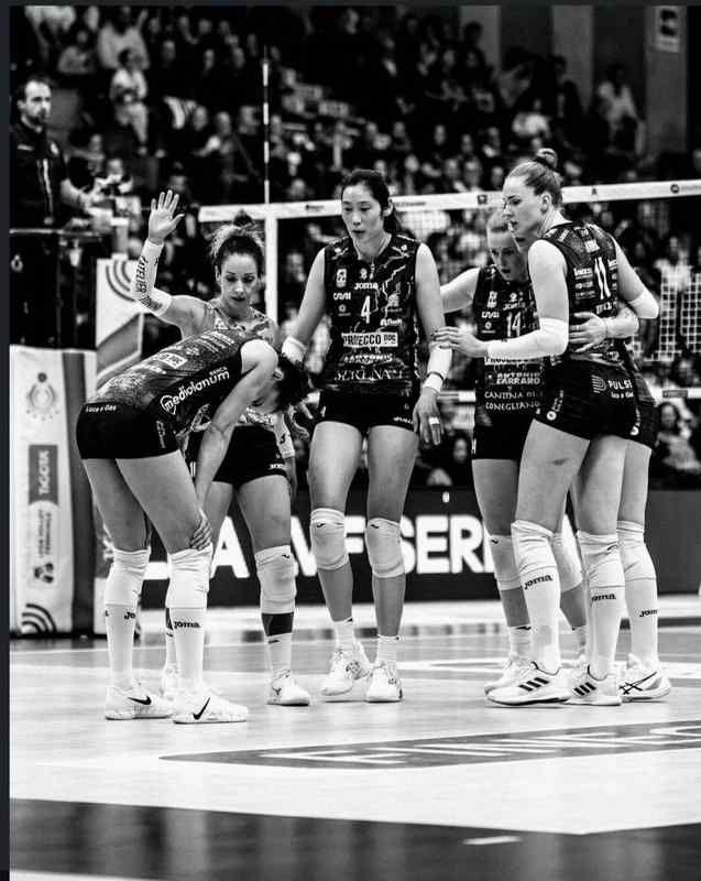 关于朱婷和加比在赛场相撞的伤情通报:左侧肋部意外撞击 没有骨折 新闻 关于朱婷和加比在赛场相撞的伤情通报:左侧肋部意外撞击 没有骨折 新闻