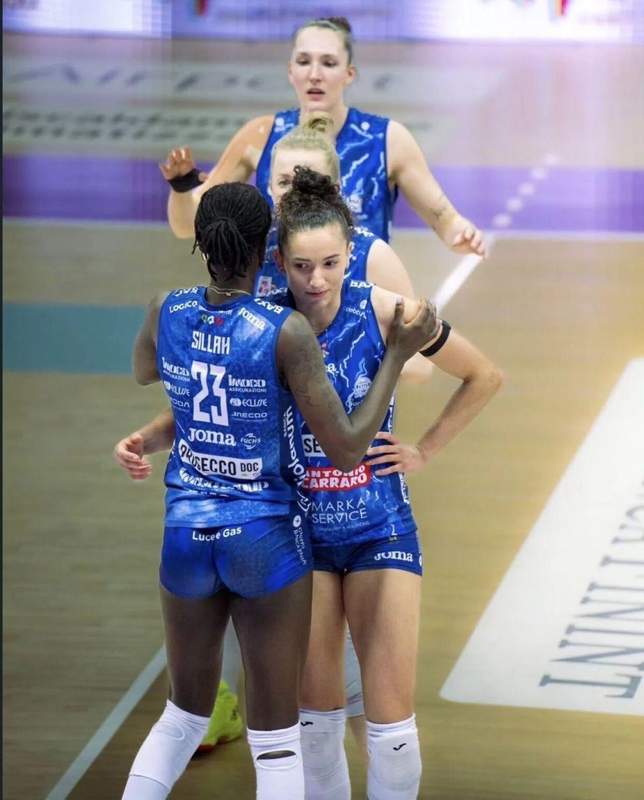 关于朱婷和加比在赛场相撞的伤情通报:左侧肋部意外撞击 没有骨折 新闻 关于朱婷和加比在赛场相撞的伤情通报:左侧肋部意外撞击 没有骨折 新闻