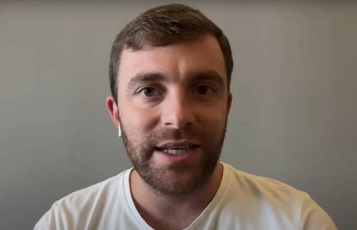  知名转会记者罗马诺，意外卷入沙特宣传风波；公关压力骤增，聘请律师应对。 体育新闻