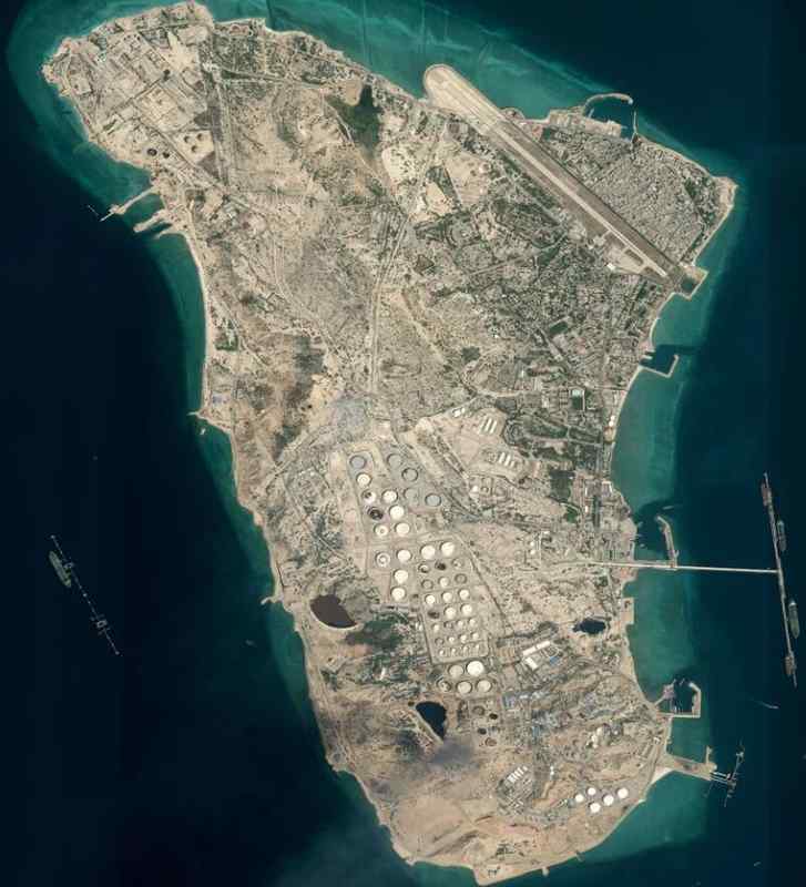  美军突袭哈尔格岛军事目标；伊朗经济命脉岌岌可危。 新闻 美军突袭哈尔格岛军事目标；伊朗经济命脉岌岌可危。 新闻 美军突袭哈尔格岛军事目标；伊朗经济命脉岌岌可危。 新闻