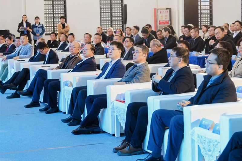 光刻胶与静电卡盘项目联手投产;鼎龙股份开启半导体新篇章。 股票财经 光刻胶与静电卡盘项目联手投产;鼎龙股份开启半导体新篇章。 股票财经