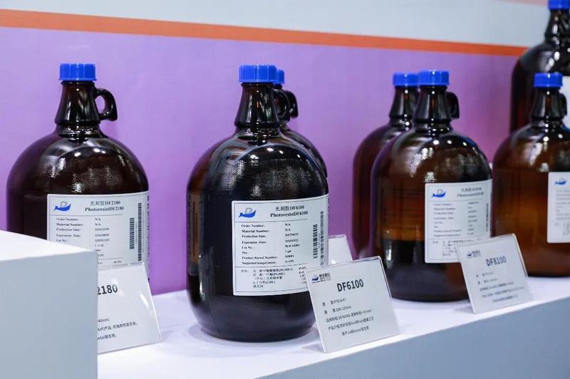 光刻胶与静电卡盘项目联手投产;鼎龙股份开启半导体新篇章。 股票财经 光刻胶与静电卡盘项目联手投产;鼎龙股份开启半导体新篇章。 股票财经