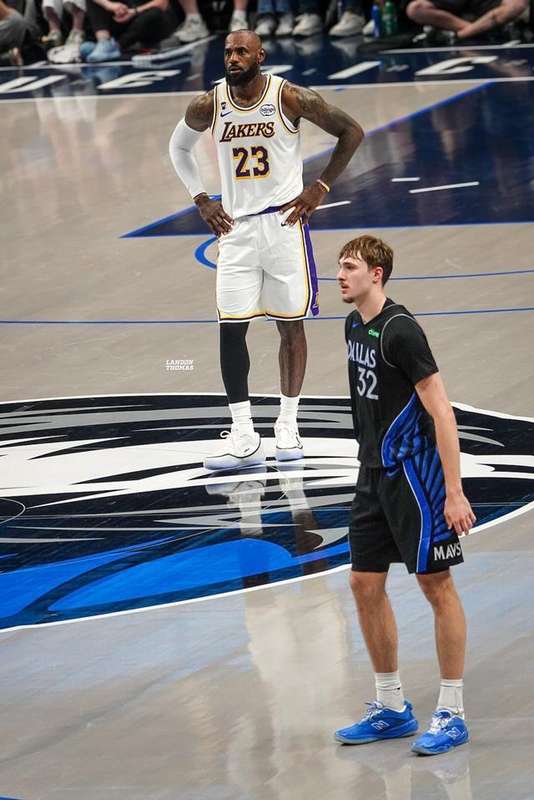  控卫之道：詹姆斯亲述弗拉格的成长密码与战术价值 体育新闻 控卫之道：詹姆斯亲述弗拉格的成长密码与战术价值 体育新闻