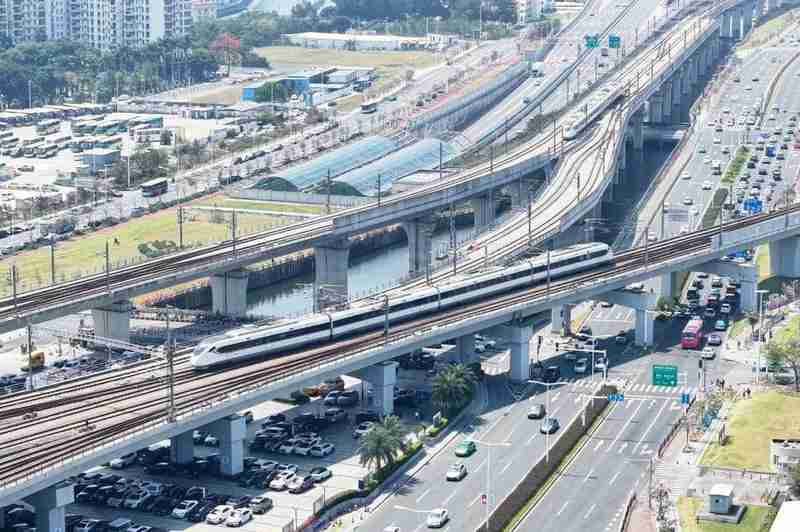  那列穿过清明的动车，载着的何止是旅客，更是无数人回不去的乡愁 情感心理