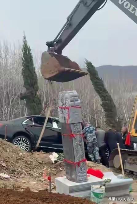  从法律合规与环境风险角度审视“豪车陪葬”：殡葬管理法规与环保政策的深层解读 新闻