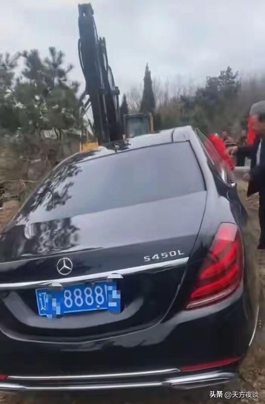  从法律合规与环境风险角度审视“豪车陪葬”：殡葬管理法规与环保政策的深层解读 新闻