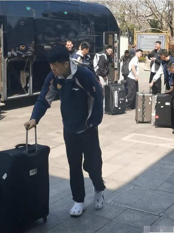  广东宏远困局：外援策略失当与内线空虚的双重困境深度解析 体育新闻