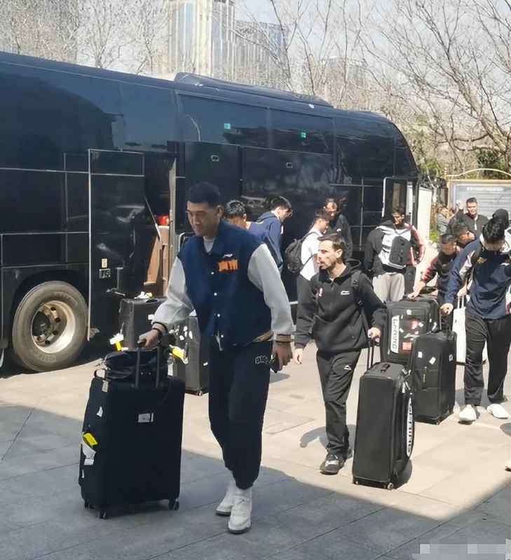  广东宏远困局：外援策略失当与内线空虚的双重困境深度解析 体育新闻