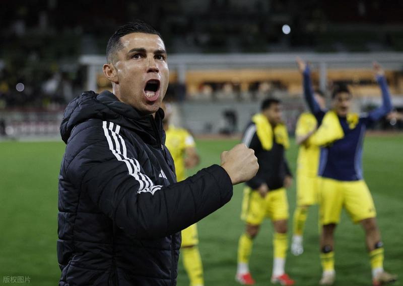  【技术解码】40岁C罗复出首秀：复盘利雅得胜利5-2逆转的战术精髓 体育新闻